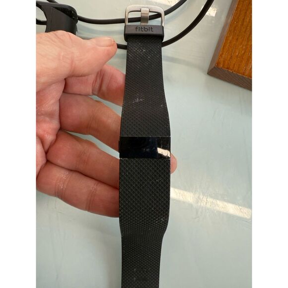 Lot of 4 Fitness Trackers 2 Fitbit Some Working As Is Striiv And mota - Picture 6 of 12